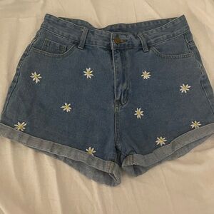 SHEIN  woman’s denim daisy shorts size Large USA 8-10